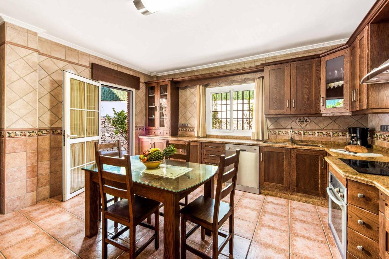 Villa Sol Нерха Екстериор снимка